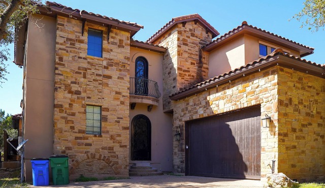 Walk to Boat Launch: Stylish Austin Gem
