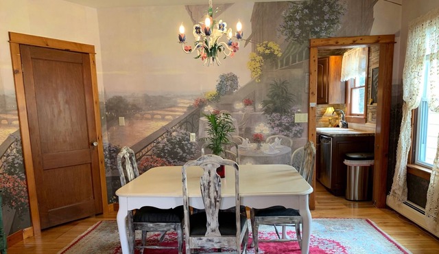 Walk to breweries, restaurants, bike path, the lake, Farmer's Market, groceries!