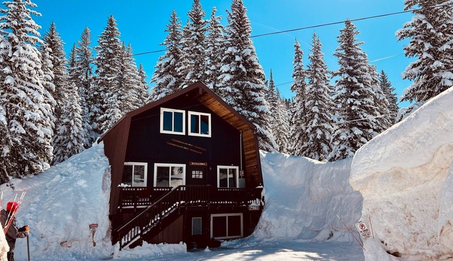 WALK TO BRIGHTON + PRIVATE HOT TUB + MOUNTAIN VIEW