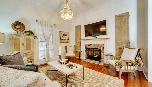 Walk to Broad St! Family Home in Historic District