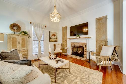 Walk to Broad St! Family Home in Historic District