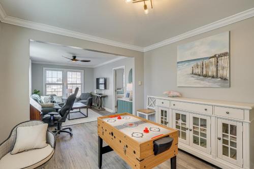 Walk to Broadkill Beach Sleek Family Home with Deck