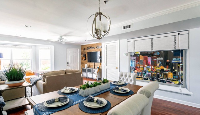 Walk To Broadway-Charming Modern-Historic Townhome