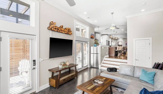 Walk to Broadway & Midtown 5BR Townhouse Sleeps 12 Private House Concert