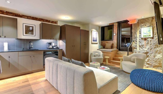 Walk to Broadway! Stylish 2BR in Historic Home!