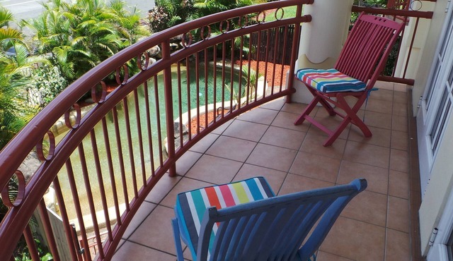 Walk to Cairns City! - Two Bed, Two Bath, Laundry, Pool