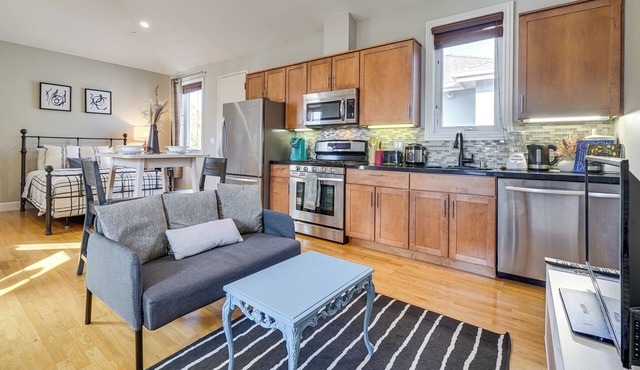 Walk to Caltrain! Studio in Dtwn San Mateo