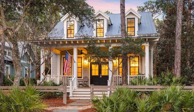 Walk to Camp WaterColor! LSV/Golf Cart, Bikes, Pet Friendly! Perfect for Families!