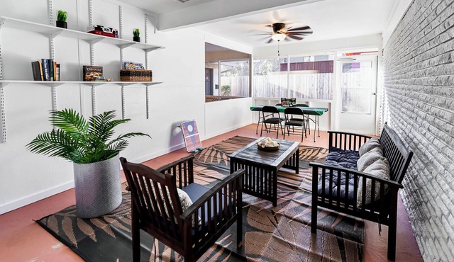 Walk to Campus: Creekside Austin Duplex!