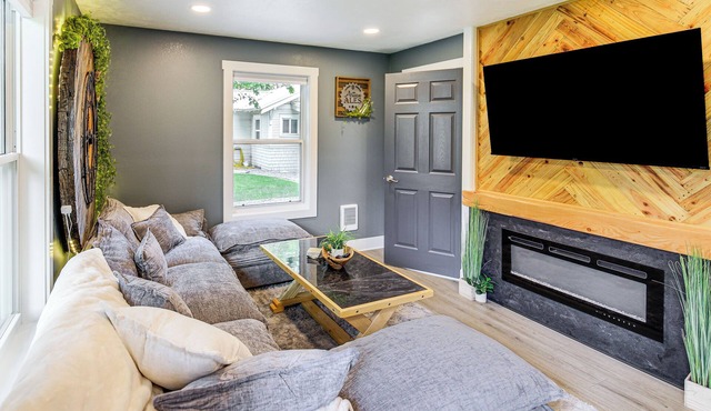 Walk to Campus & Riverfront Park: Missoula Gem!