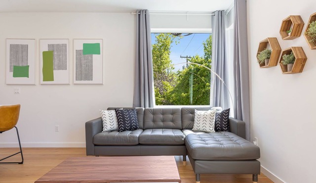 Walk to CapHill Modern Brand New 2B2B Sleep 6