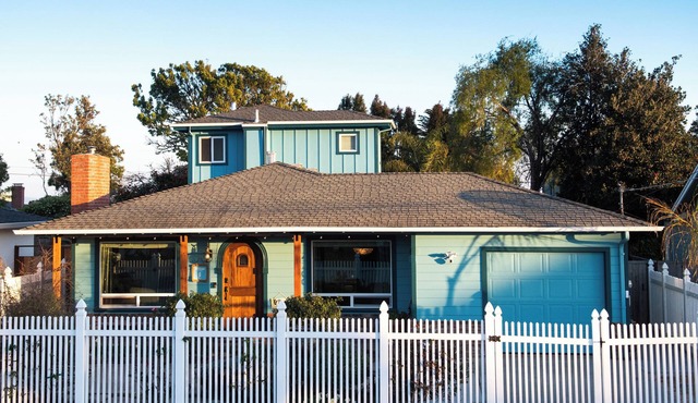 Walk to Capitola Beach, Private's Beach & Pleasure Point! New Huge Backyard!