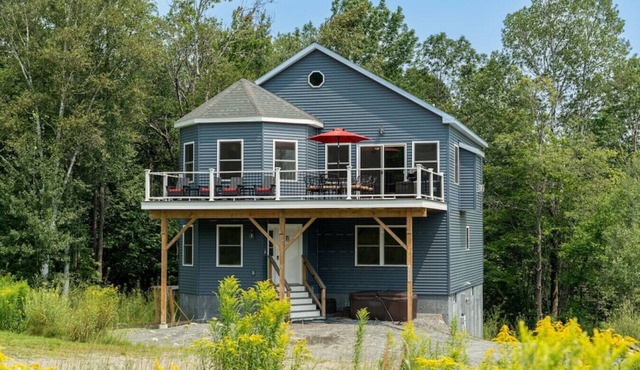 Walk to Carinthia lodge & Lift, Hot tub. Views!