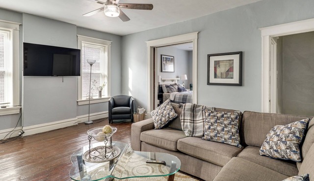 Walk to Carondelet Park: Quiet Couple's Getaway