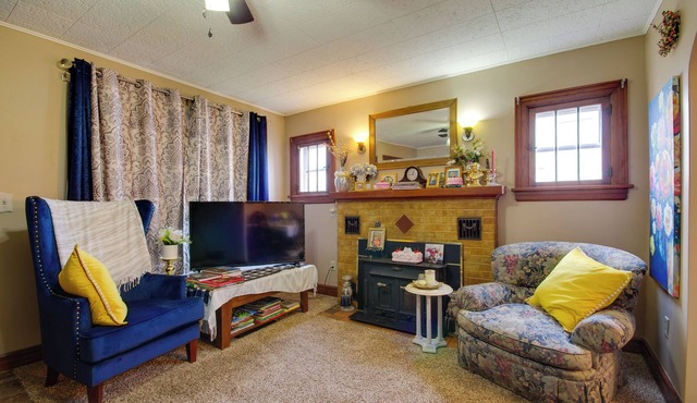 Walk to Civic Center! Lovely Lebanon Home