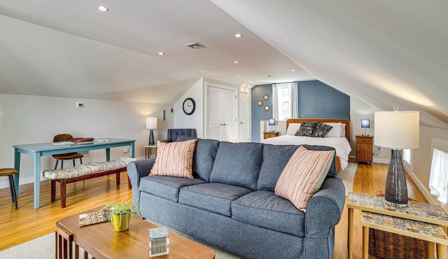 Walk to Coast! Convenient Cottage in Dtwn Madison