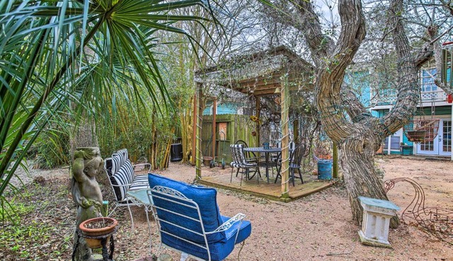 Walk to Coast Galveston Bay Retreat with Grill