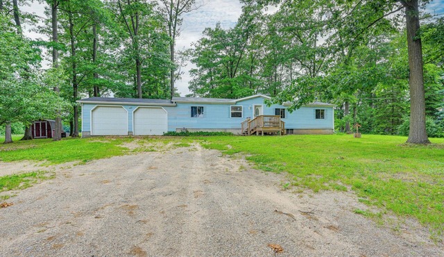 Walk to Coldwater Lake: Peaceful Weidman Retreat