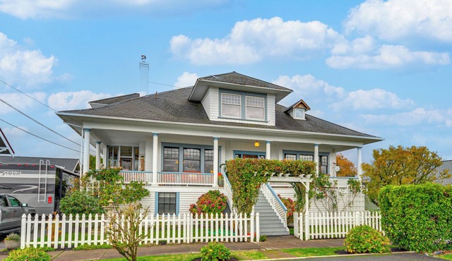 Walk to Columbia River: Mtn-View St Helens Haven