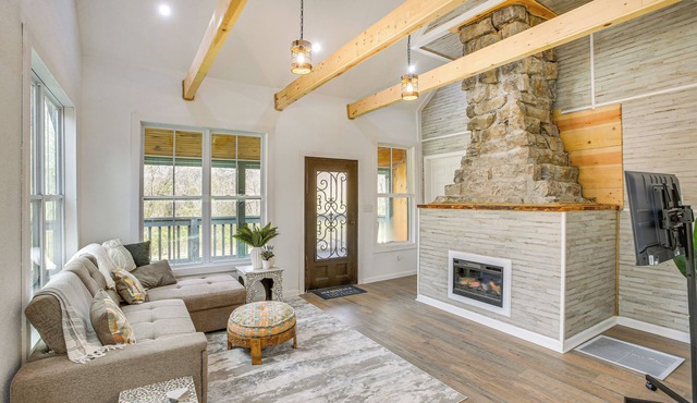 Walk to Cordell Hull Lake: Chestnut Mound Cottage