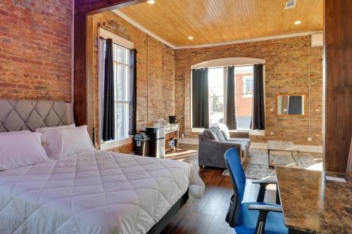 Walk to Courthouse Sq! Loft-Style Marshall Studio