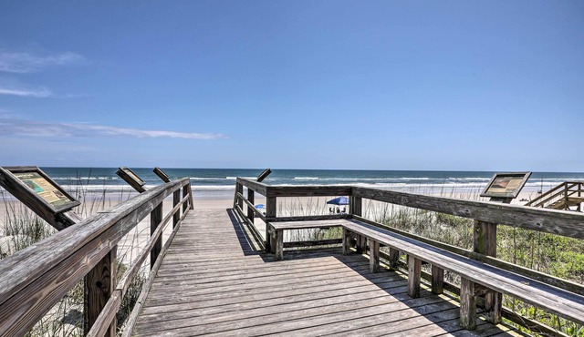 Walk to Crescent Beach: Condo w/Pool Access