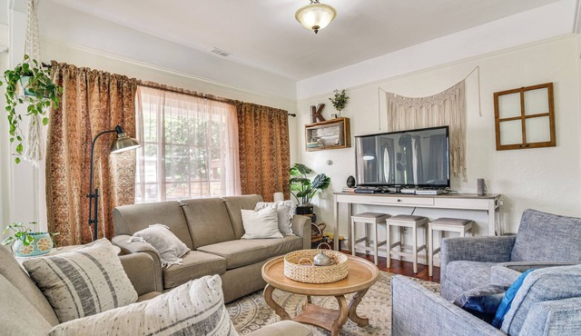 Walk to Crown Zellerbach Trl: PNW 'Celestial Inn'