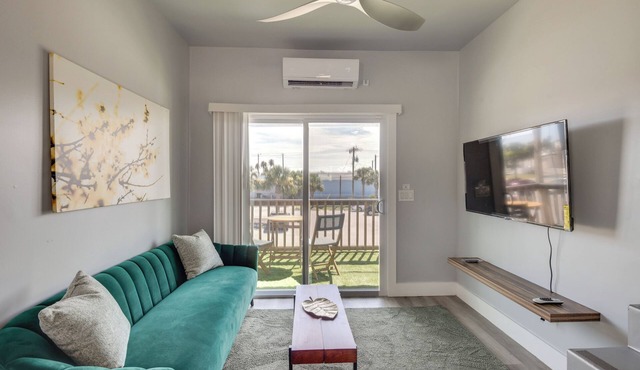 Walk to Daytona Beach & Boardwalk: Apt w/Balcony