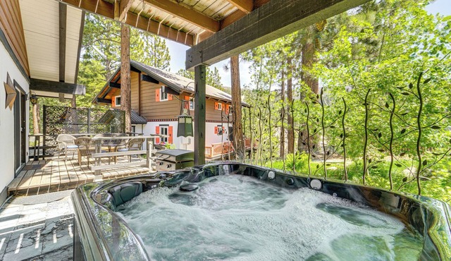 Walk to Diamond Peak: Luxe Chalet w/Mtn-View Deck