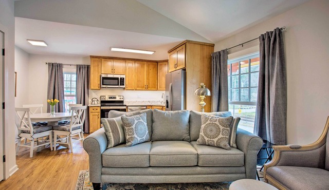 Walk to Dining: Saluda Main Street Retreat!