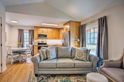 Walk to Dining Saluda Main Street Retreat!
