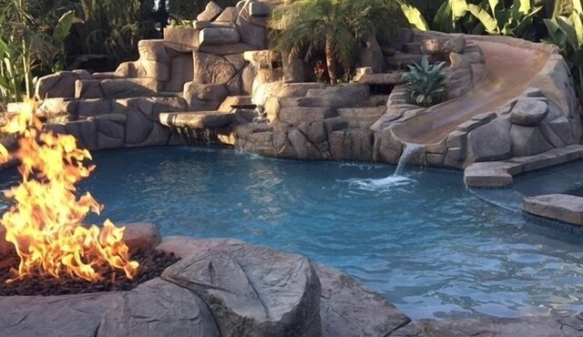 WALK TO DISNEY! SALT POOL W/25 FOOT SLIDE & SPA-Fully Remodeled & Themed