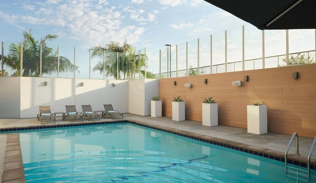 Walk to Disney - Stylish Suites with Pool, Free Wi-Fi and Breakfast | 4 Units