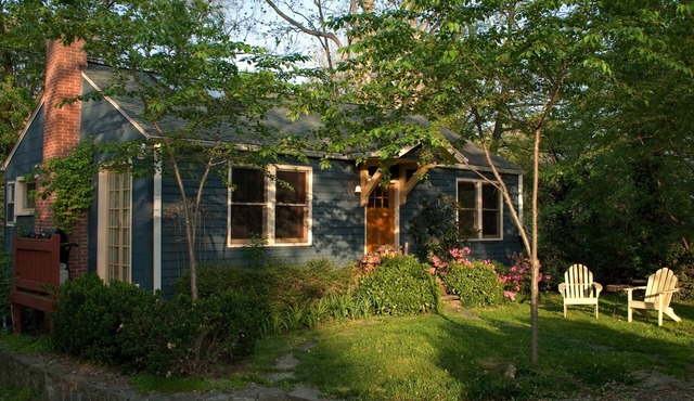 Walk to Downtown Asheville, Montford Historic District, quiet alley, 30 day min.