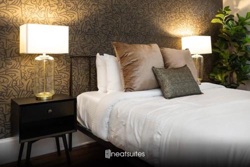 Walk to Downtown, Bars, Stadiums - Perfect for 4!
