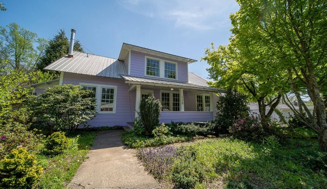 Walk to Downtown Brevard Pets Welcome Large Fenced Yard Porches Biking Hiking
