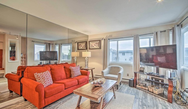 Walk to Downtown & Coast Trail: Condo in Anchorage