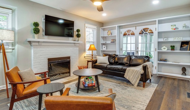 Walk to Downtown Frankfort: Patio, Firepit & More!
