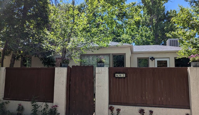 Walk to Downtown Golden! Close to Red Rocks! East Street Historic Getaway.