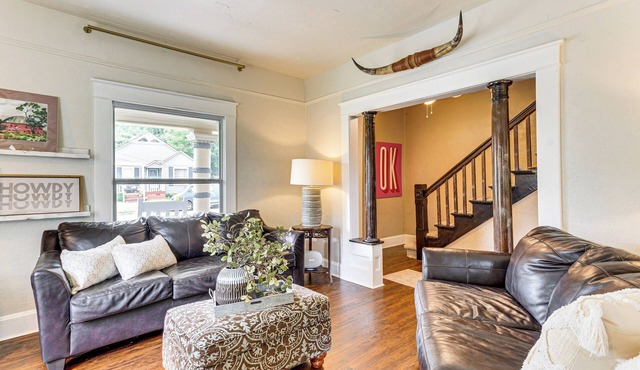 Walk to Downtown: Historic Guthrie Home on Mansur