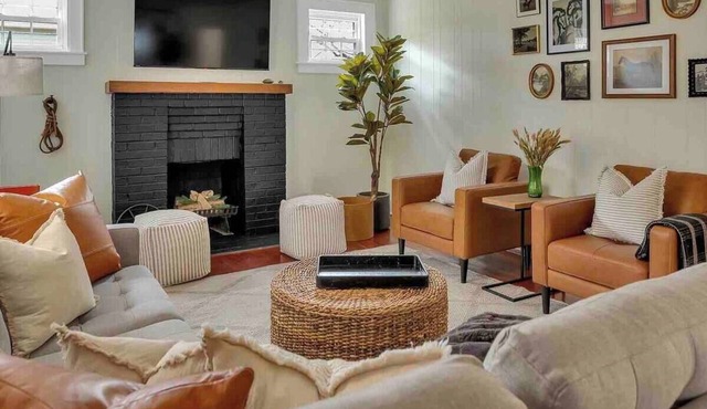 Walk to Downtown! Large Lux Home