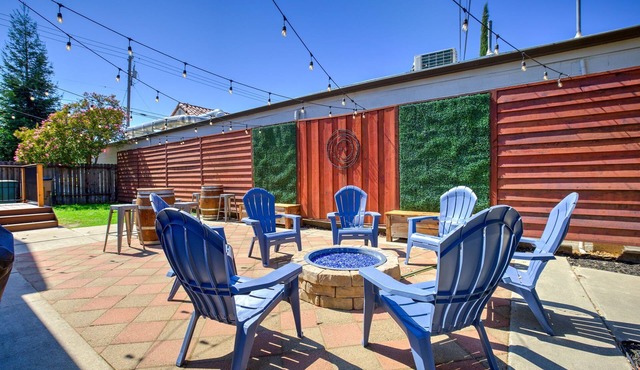Walk to Downtown Lincoln, Shuffleboard, Fire Pit, Chef’s Kitchen