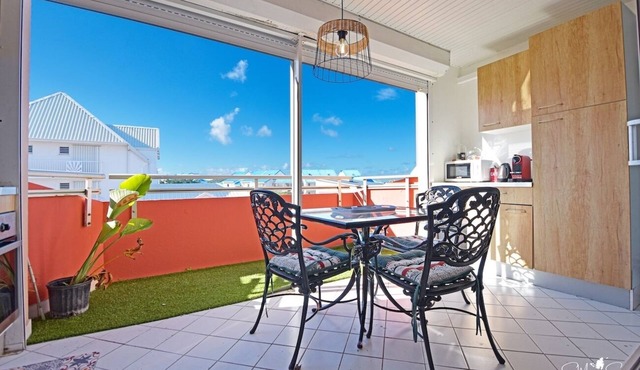 Walk to DownTown Marigot!