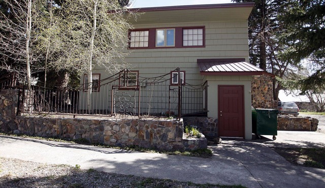 Walk to Downtown Ouray | Cozy Cottage | BBQ Grill