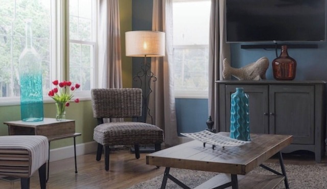 Walk to downtown, Oxbow, BottleRock, nightlife, dining & shops! Spa and more!