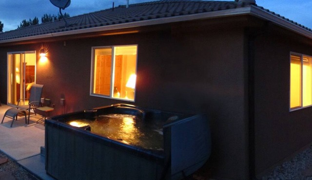 Walk to Downtown! Private Hot Tub, Fireplace, Indoor Pool