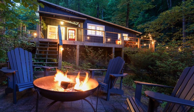 Walk-to-Downtown Retreat | Creekside + Hot Tub