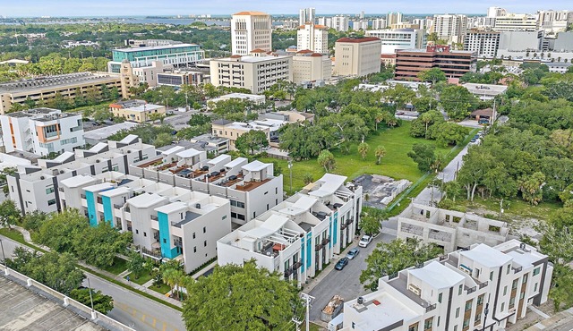 Walk to Downtown, Rooftop Jacuzzi, Contemporary Decor