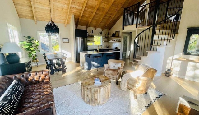 Walk to Downtown Sebastopol * Luxe Vacation Living