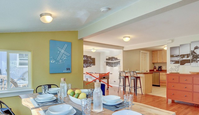 Walk To Downtown & The Last Blockbuster from recently renovated home. 3 Bed/2ba